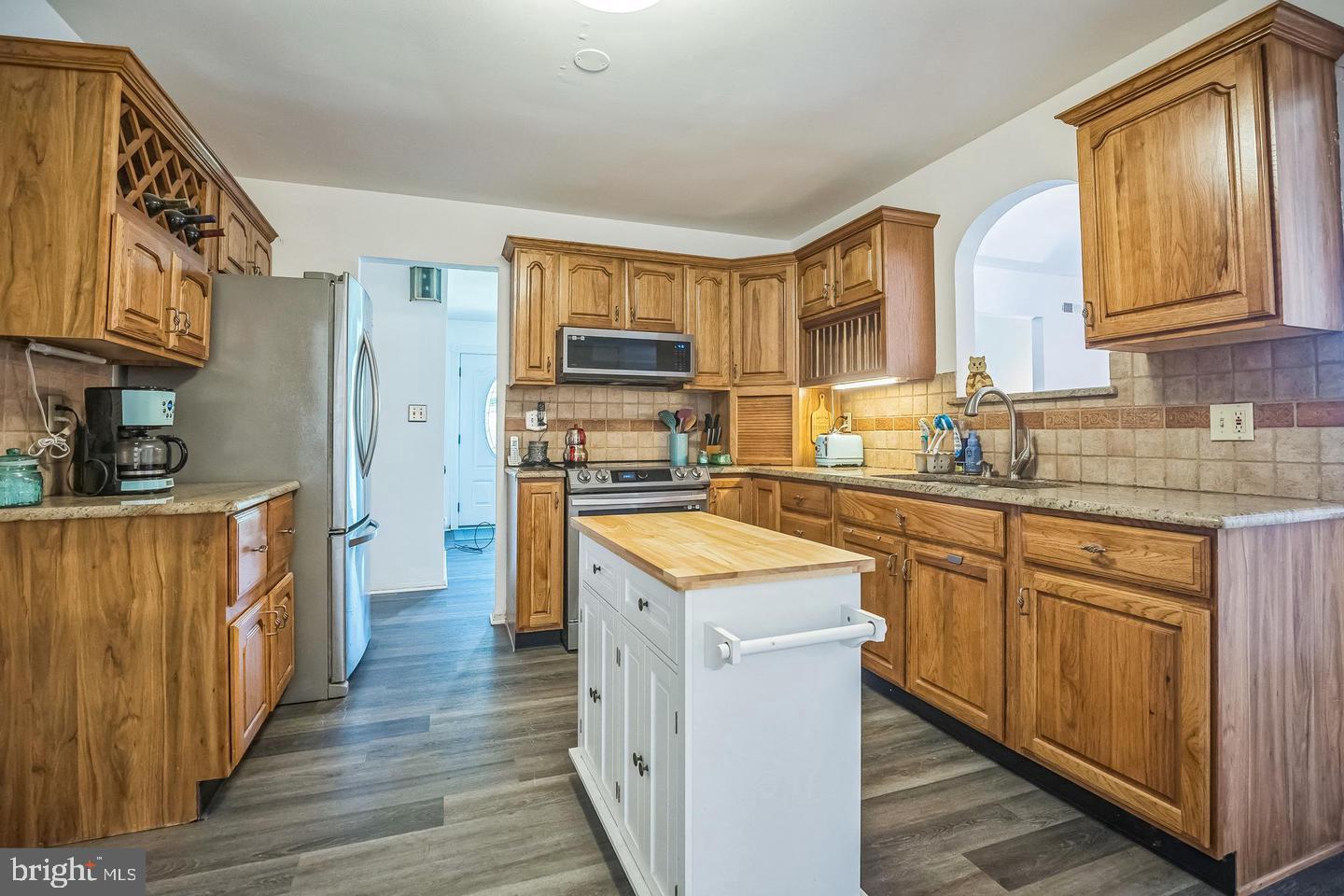 9 Adams St Property Photo 6
