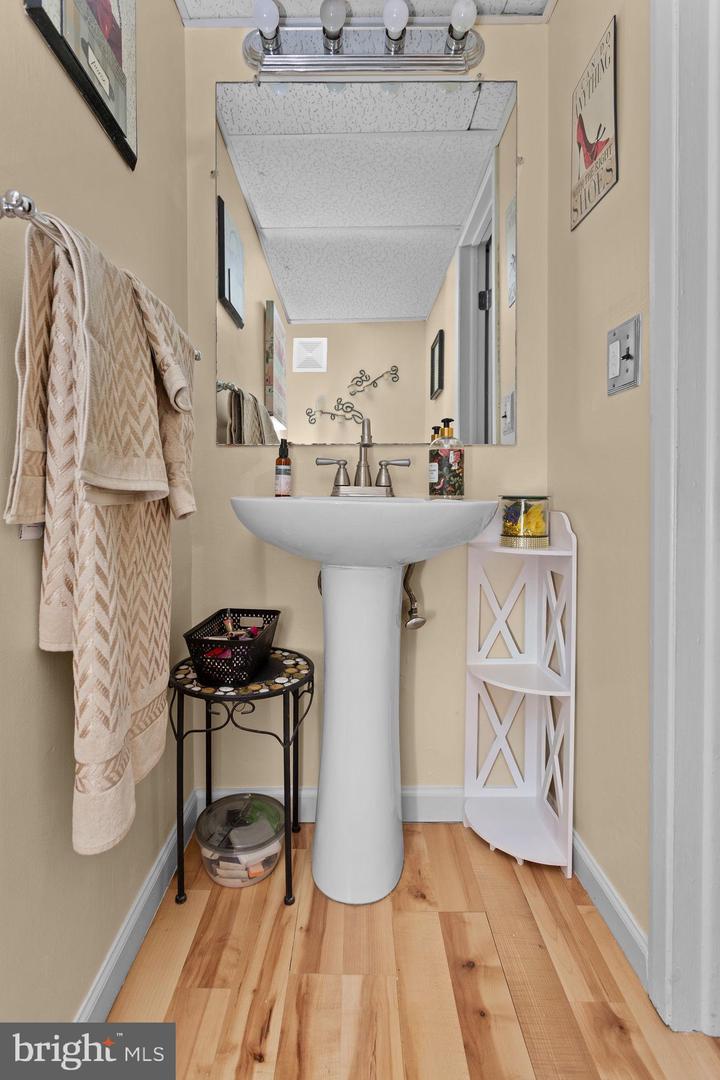 20 Maplewood Property Photo 11