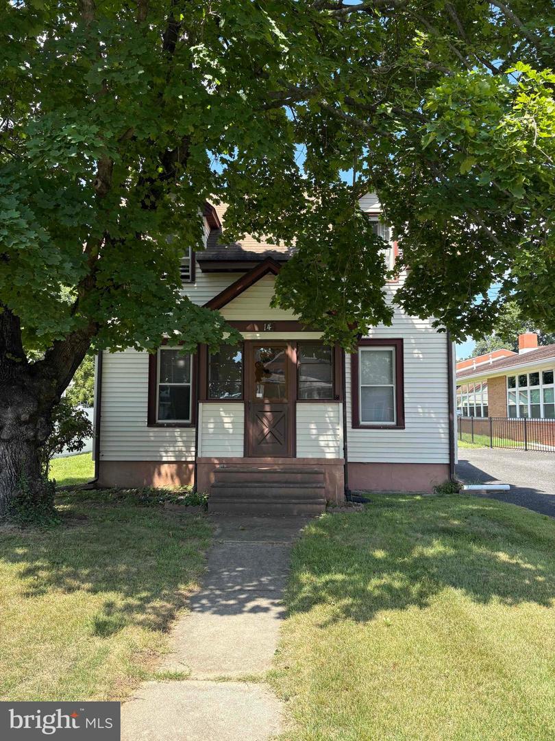 14 Arch St Property Photo 3