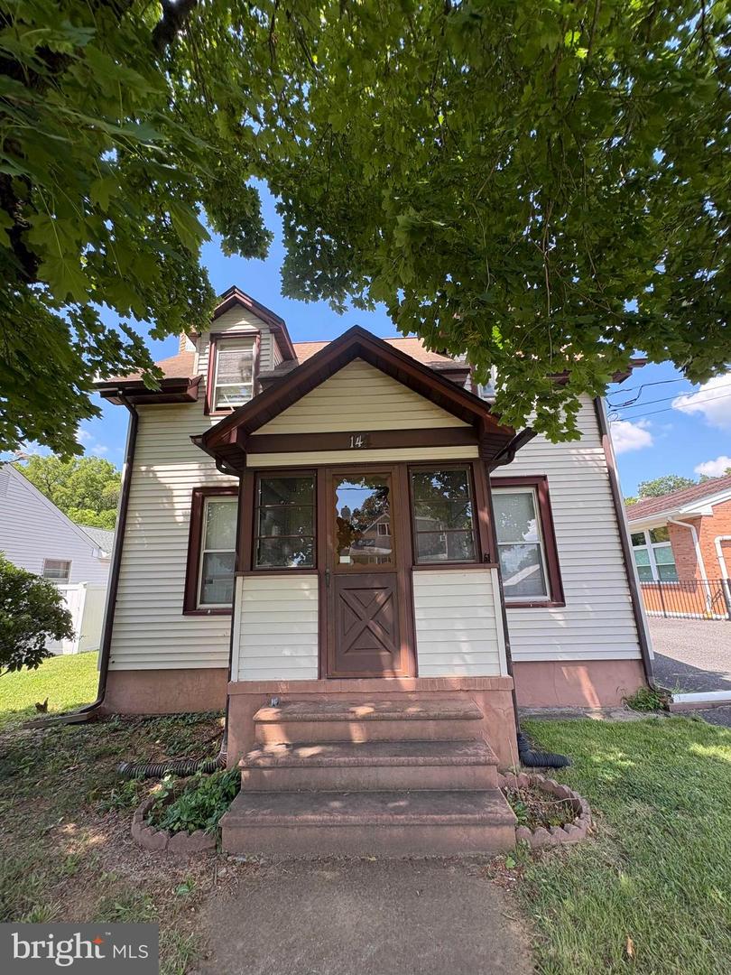 14 Arch St Property Photo 4