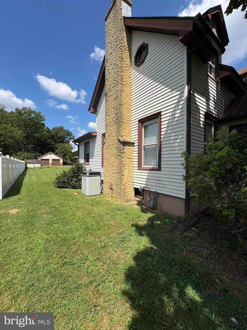 14 Arch St Property Photo 6