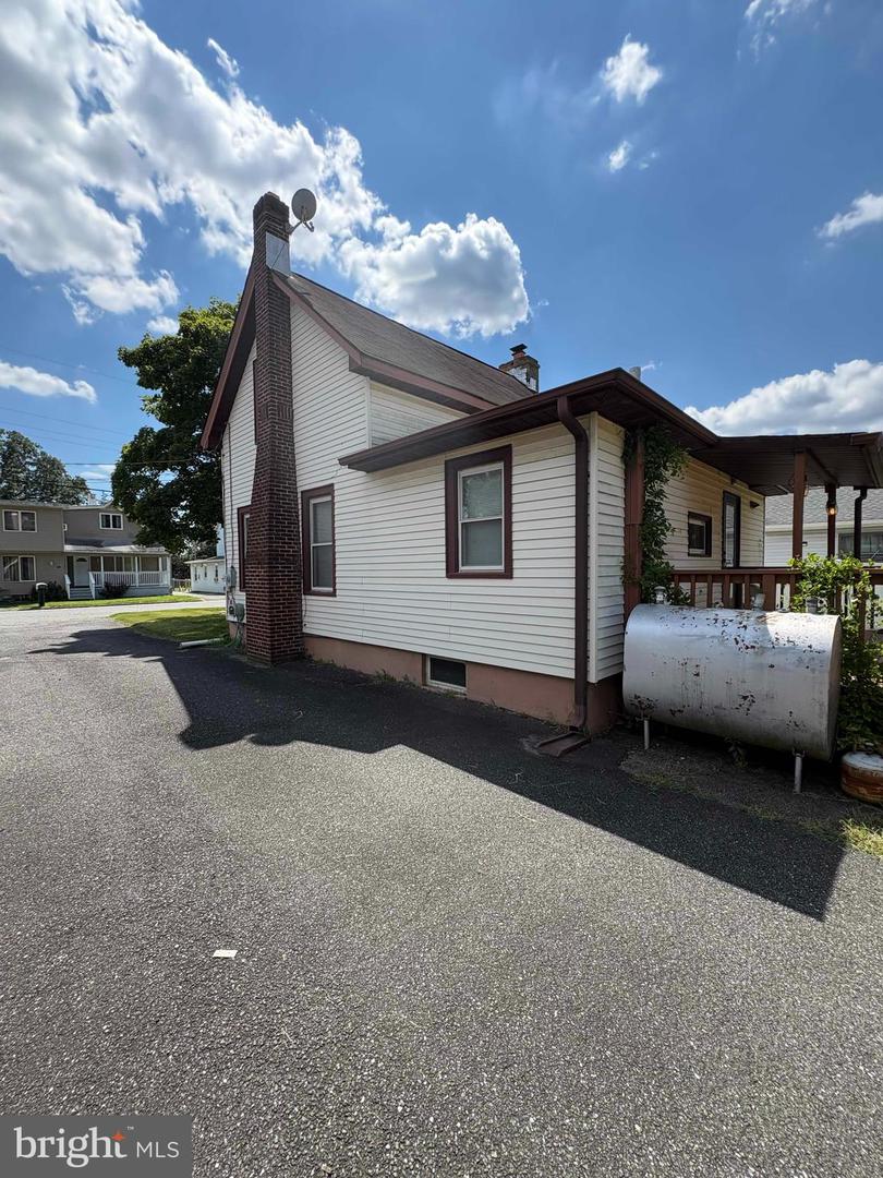 14 Arch St Property Photo 7