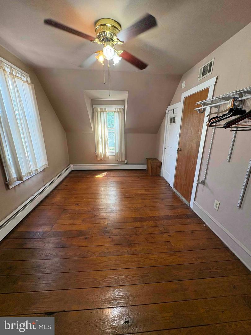 14 Arch St Property Photo 25
