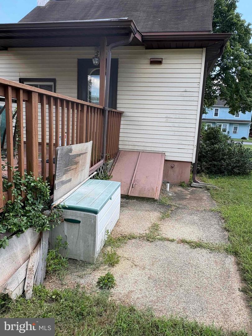 14 Arch St Property Photo 38