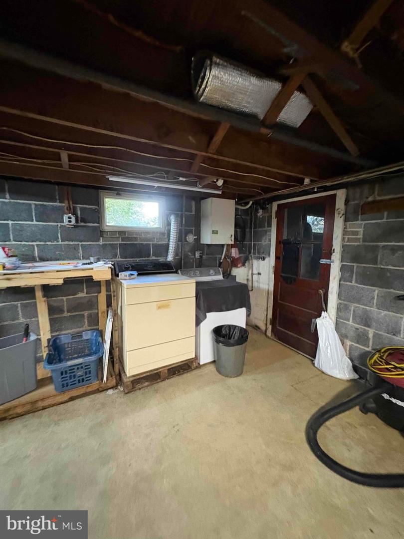 14 Arch St Property Photo 40