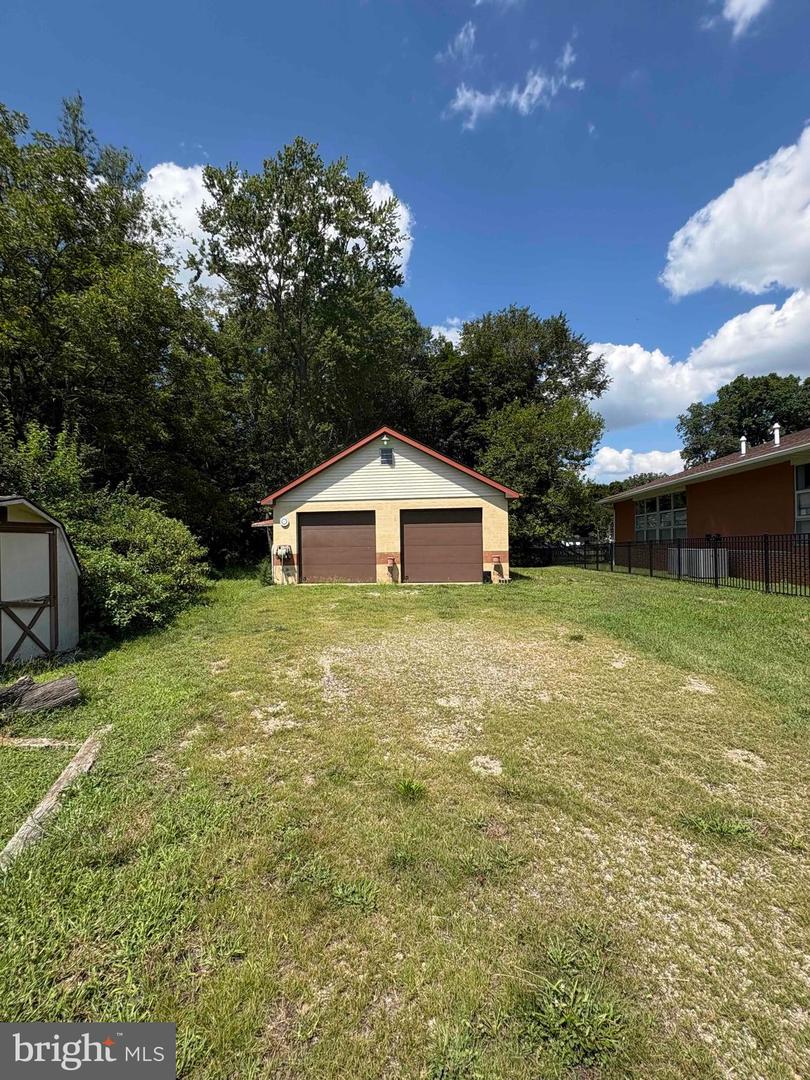 14 Arch St Property Photo 45