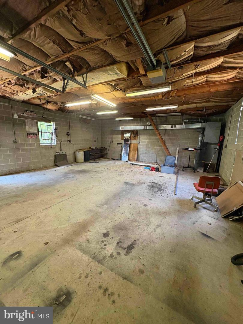 14 Arch St Property Photo 48