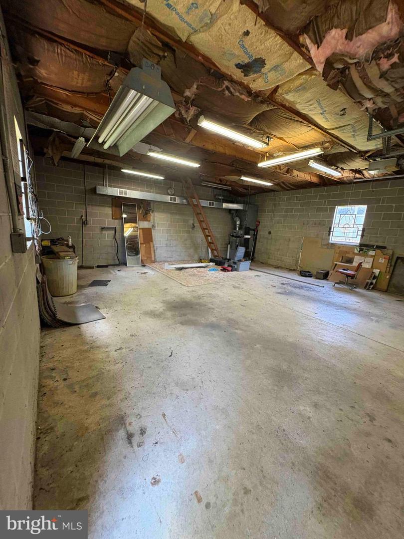 14 Arch St Property Photo 51