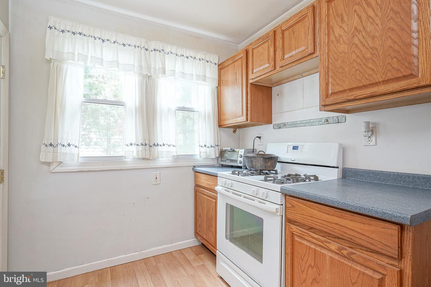 39 Watkins Ave Property Photo 10