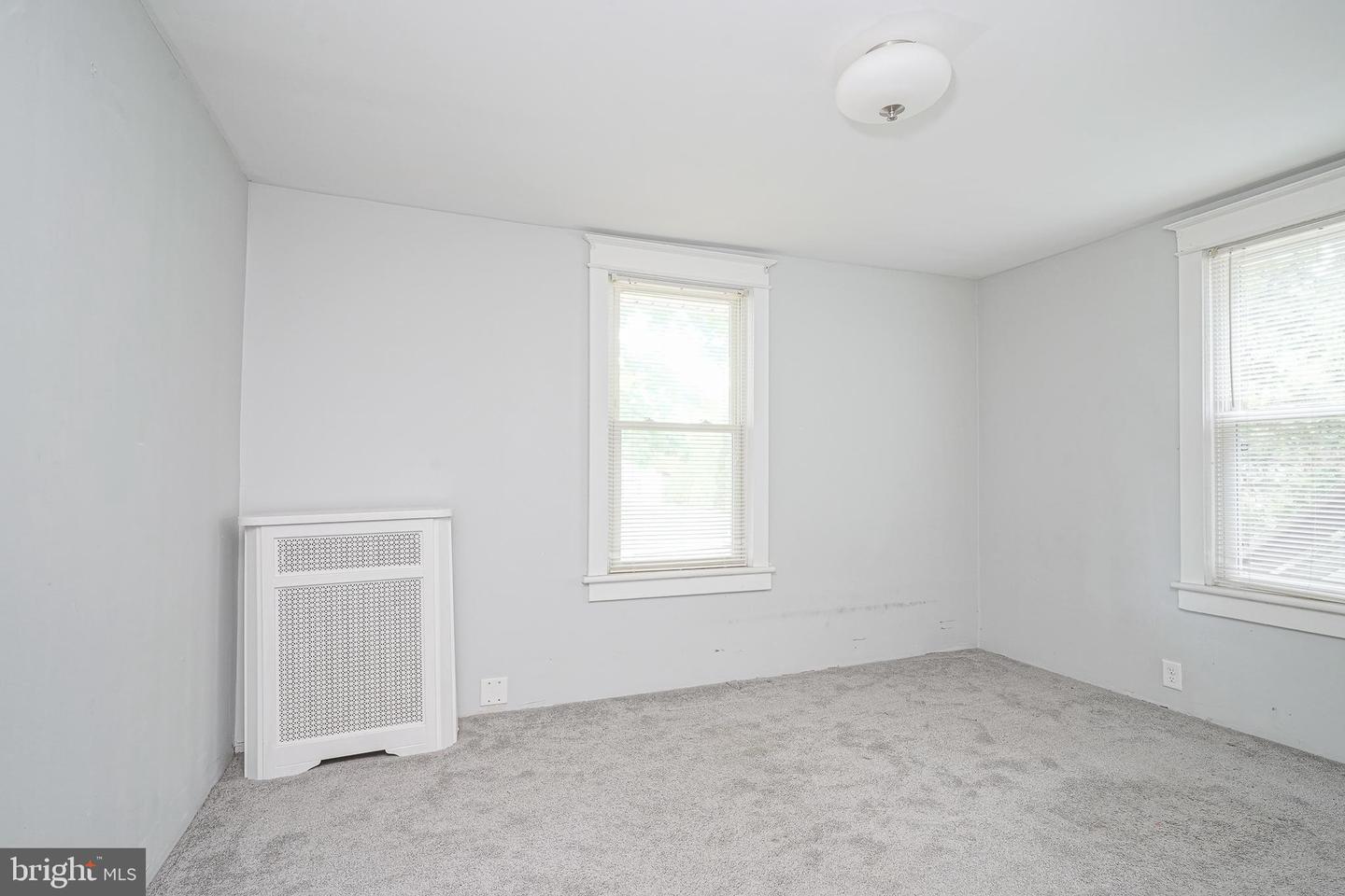 39 Watkins Ave Property Photo 12