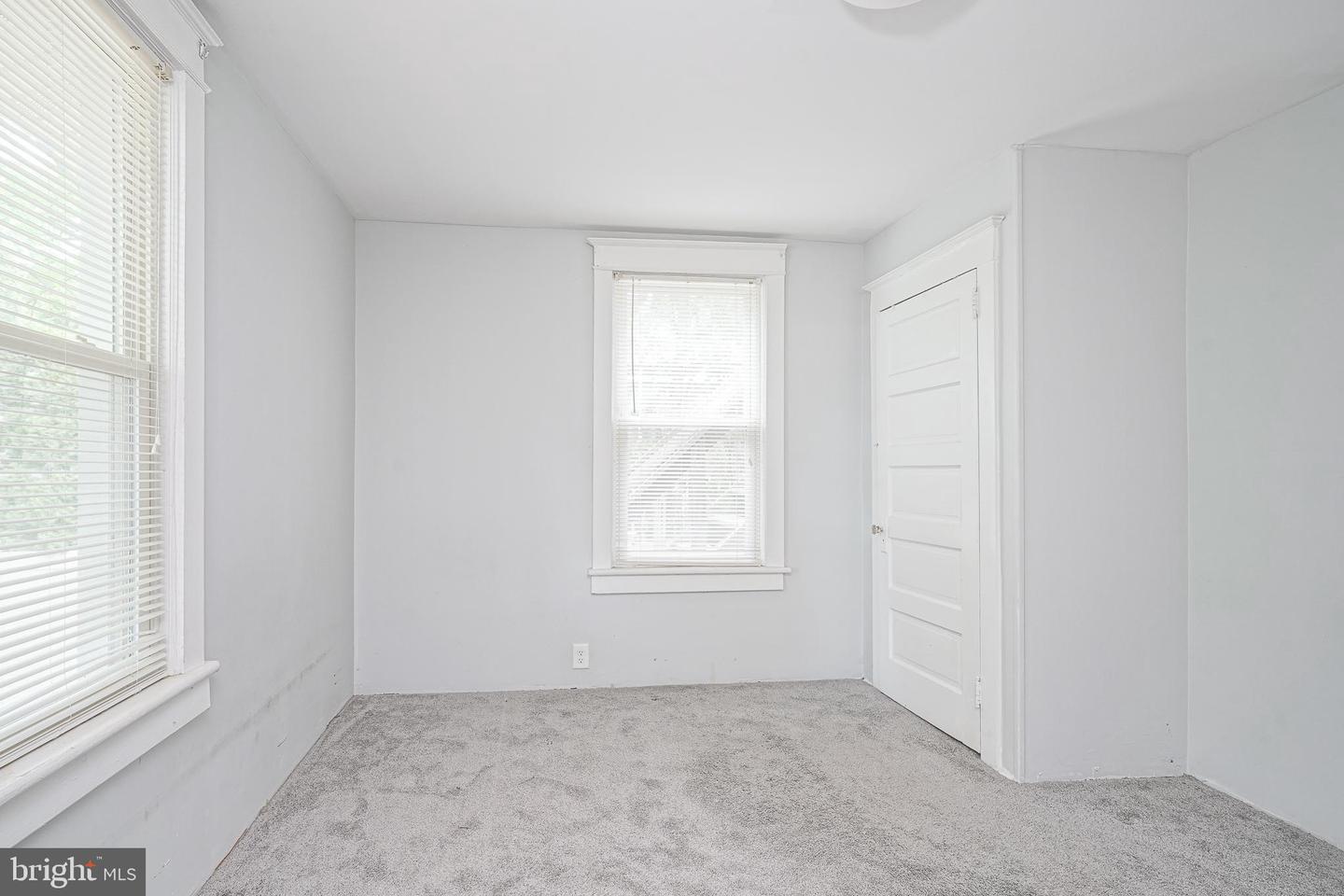 39 Watkins Ave Property Photo 13