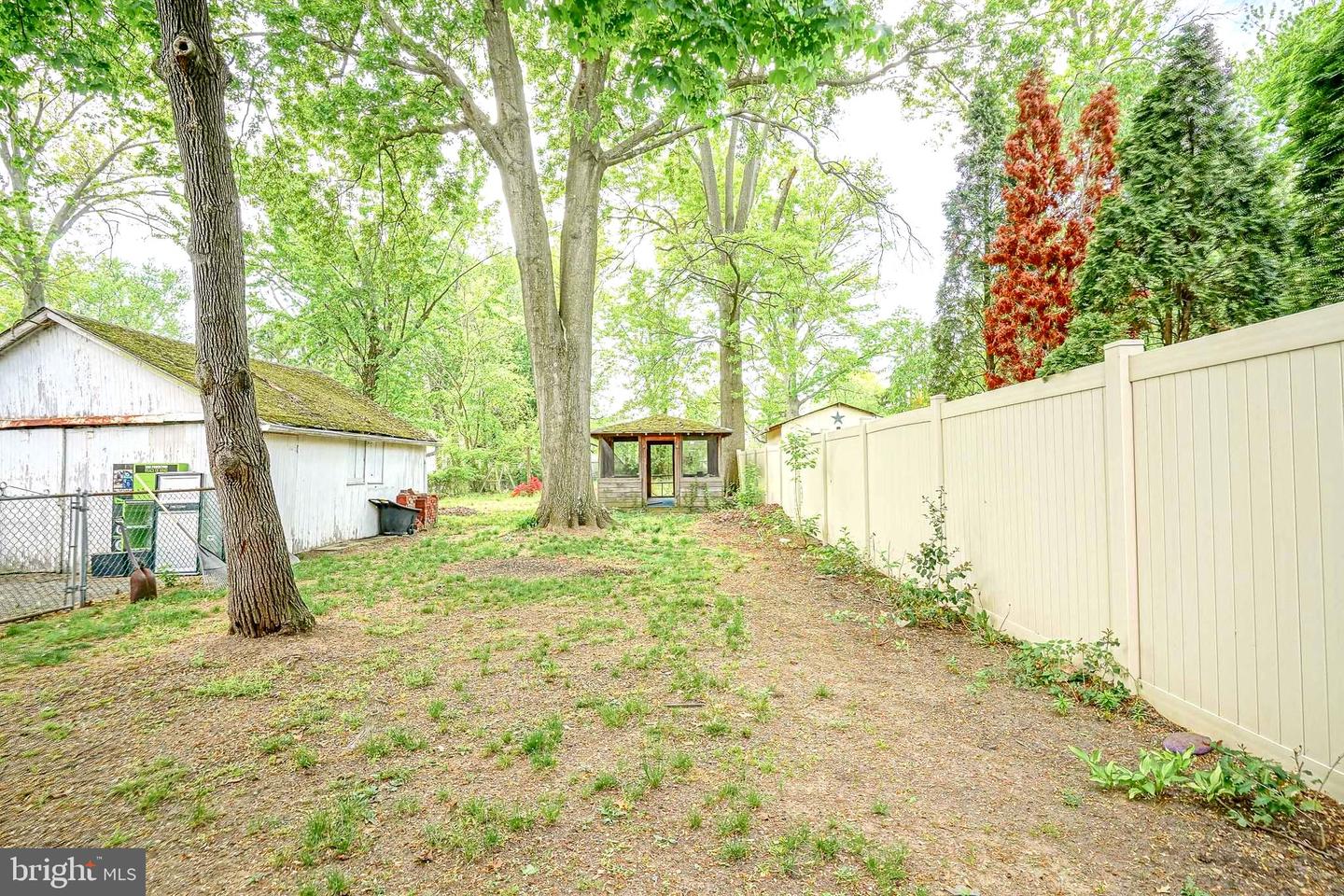 39 Watkins Ave Property Photo 28