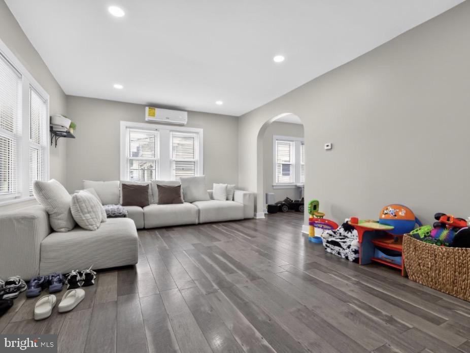 437 Sheridan Ave Property Photo 3