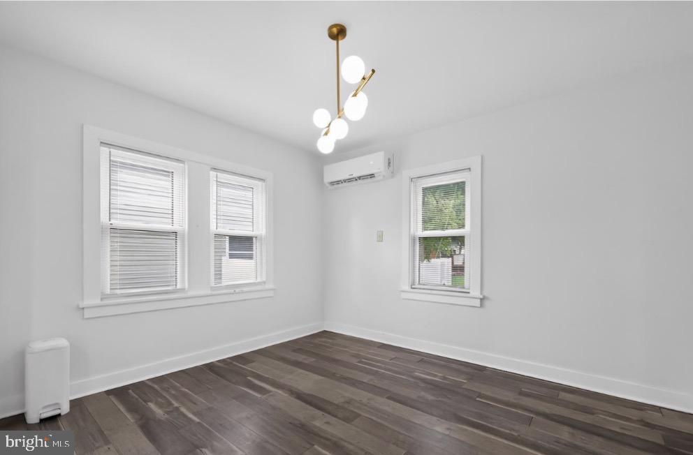 437 Sheridan Ave Property Photo 9