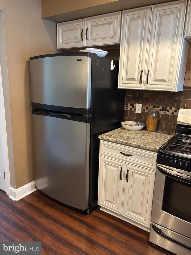 100 Woodvale Ln Property Photo 8