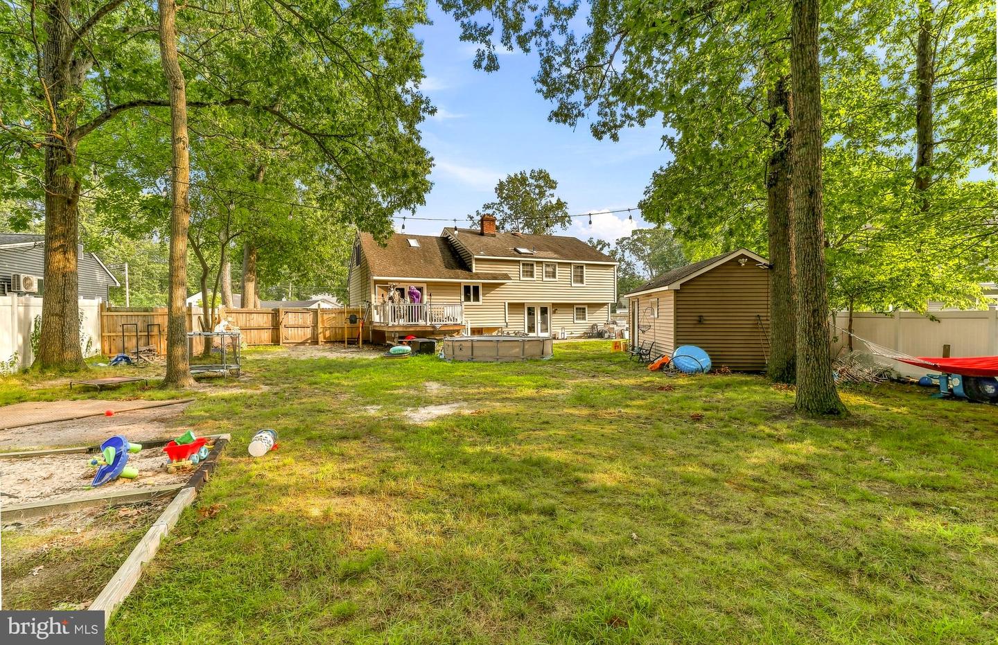 914 Schuyler Pl Property Photo 14