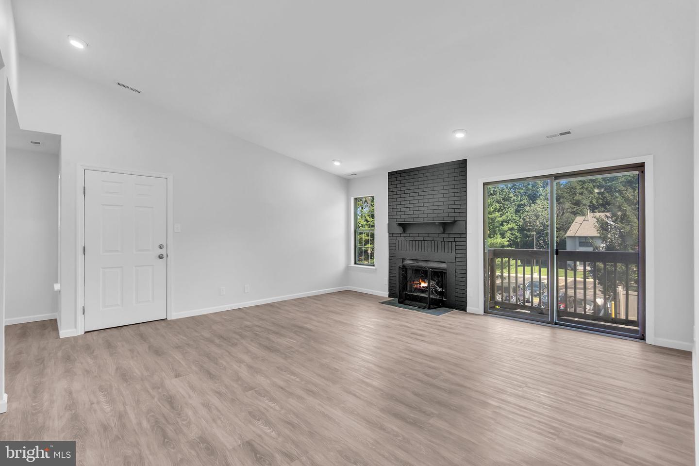 454 Durham Ct Property Photo 2