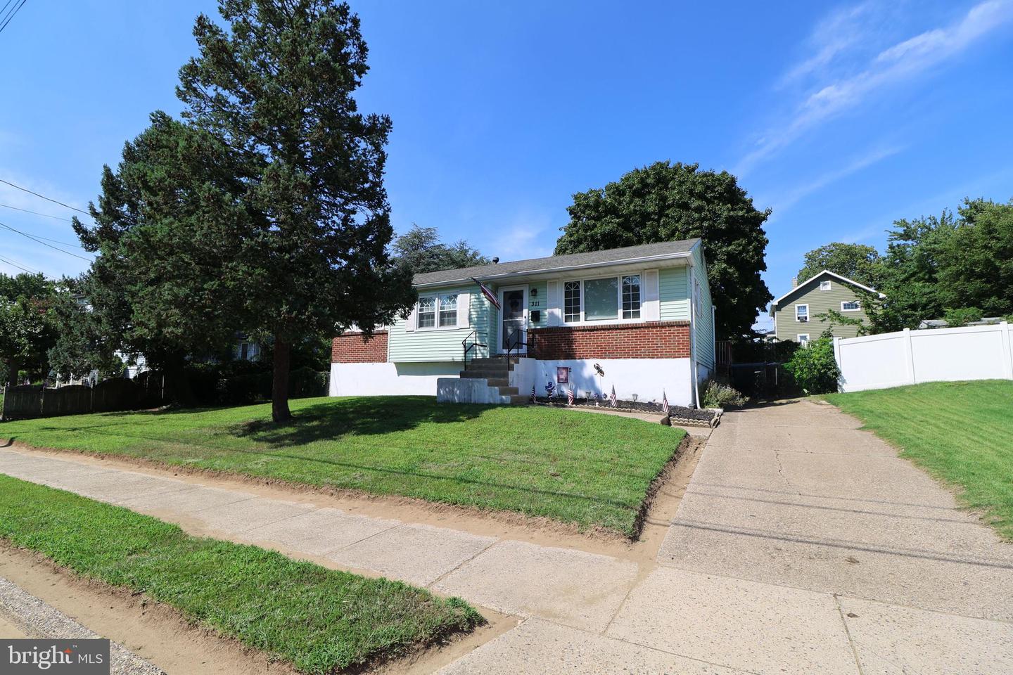 311 Simpson Ave Property Photo 1