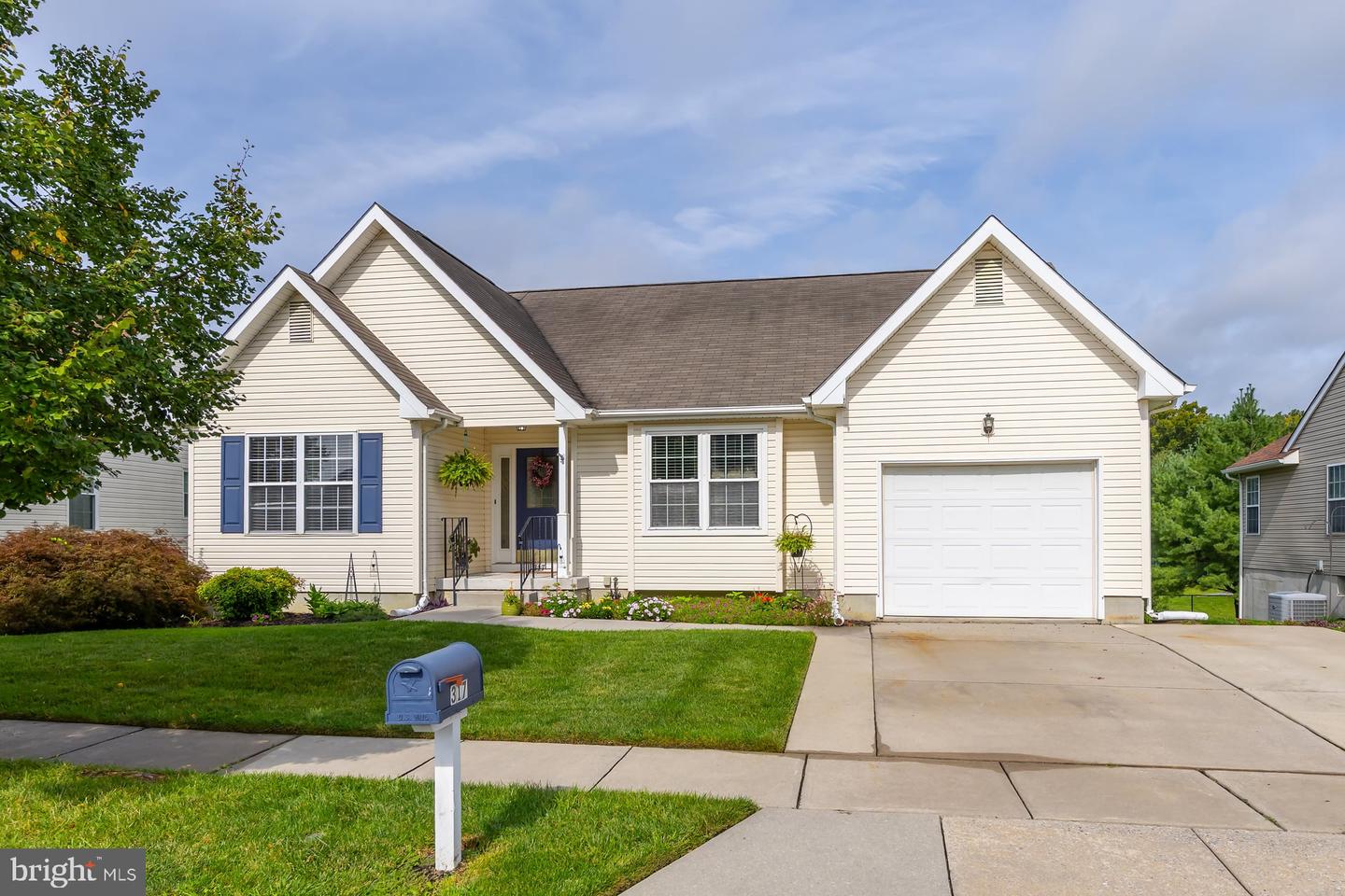 317 Chickory Trl Property Photo 1