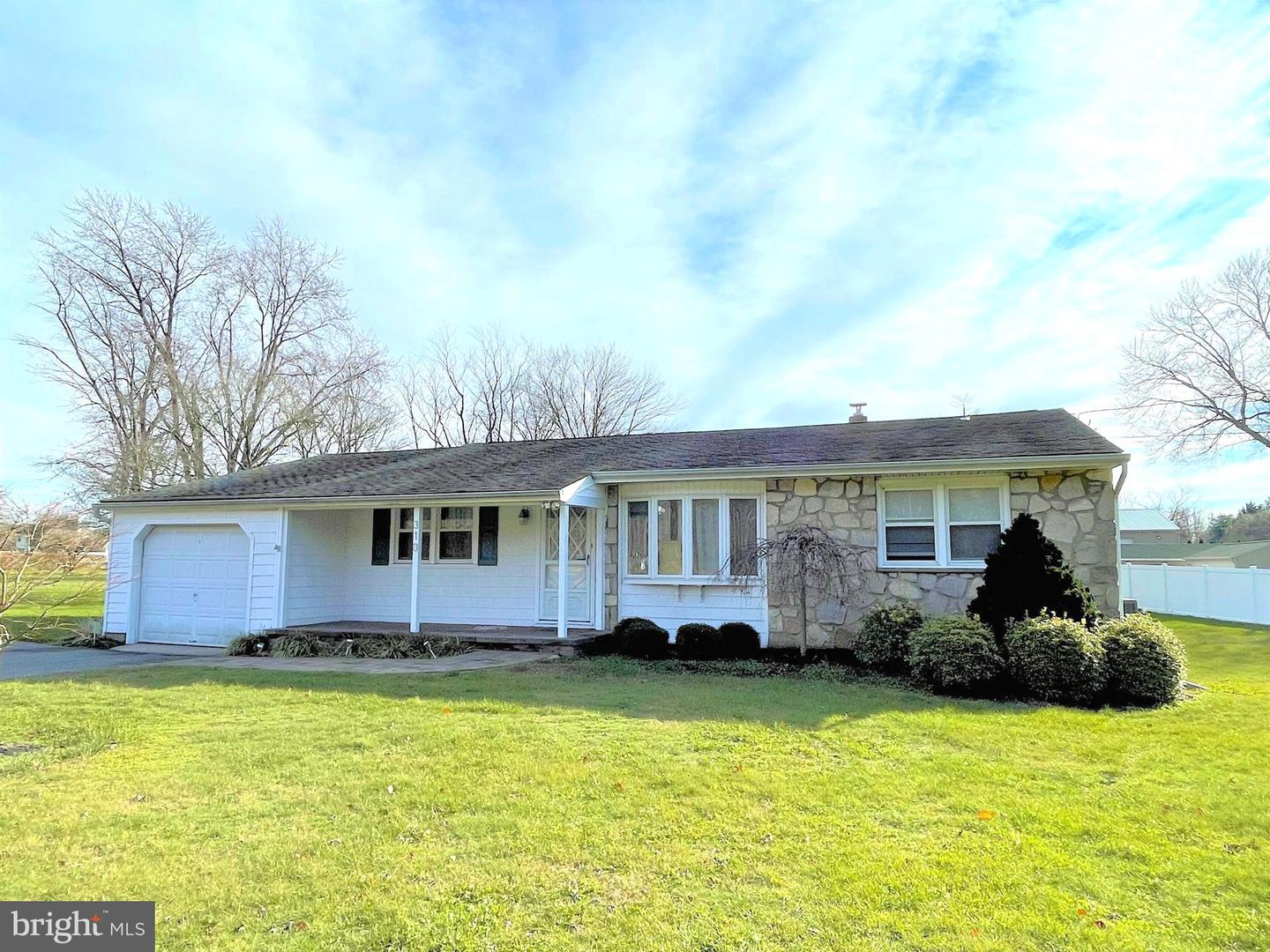 310 Fish Pond Rd Property Photo 1