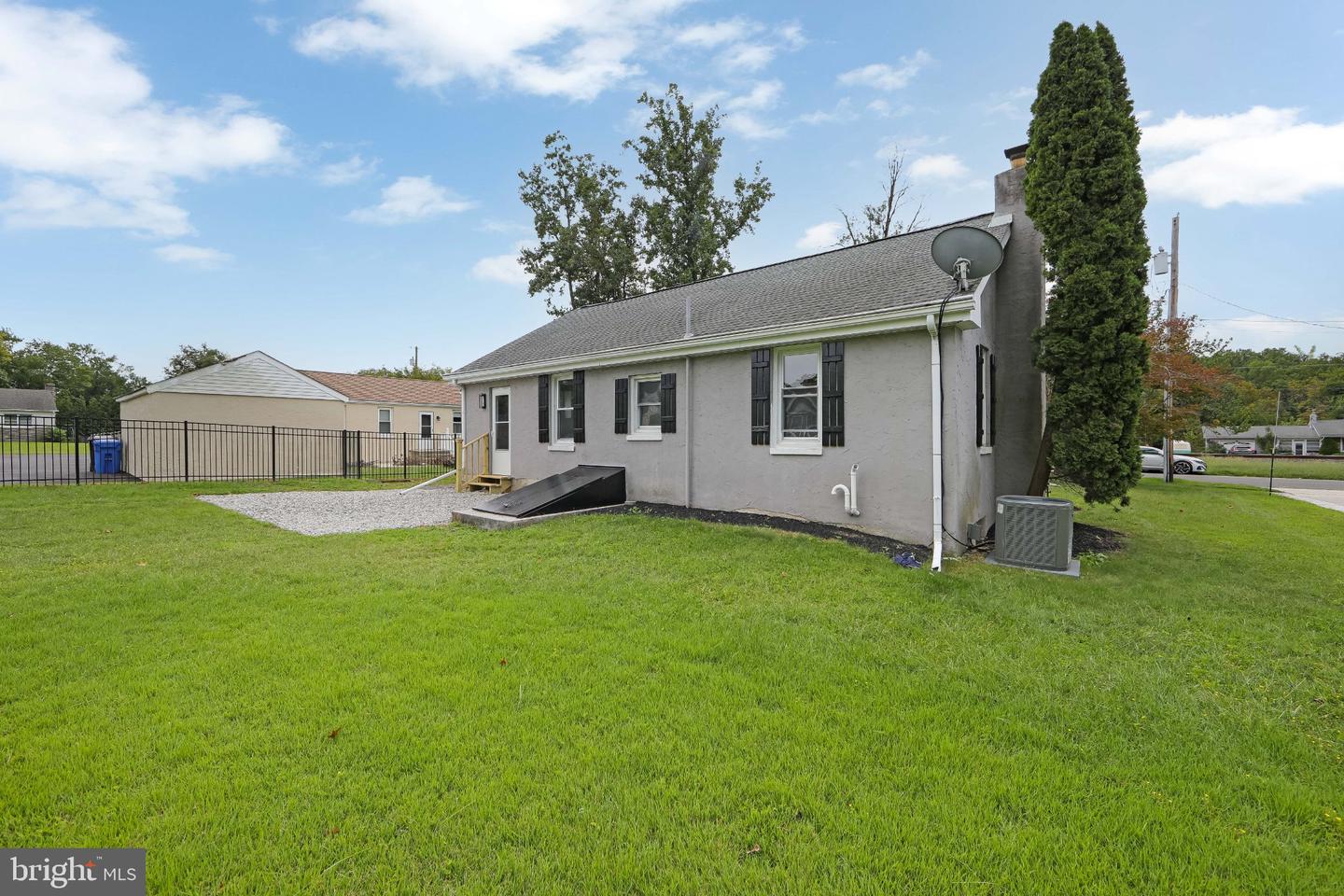 880 E Atlantic Ave Property Photo 9