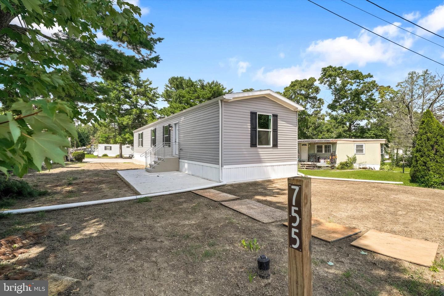 755 WOODSIDE DR