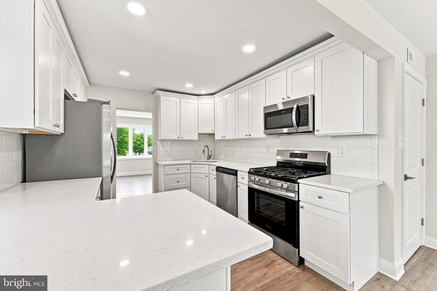 546 Muhlenberg Ave Property Photo 8