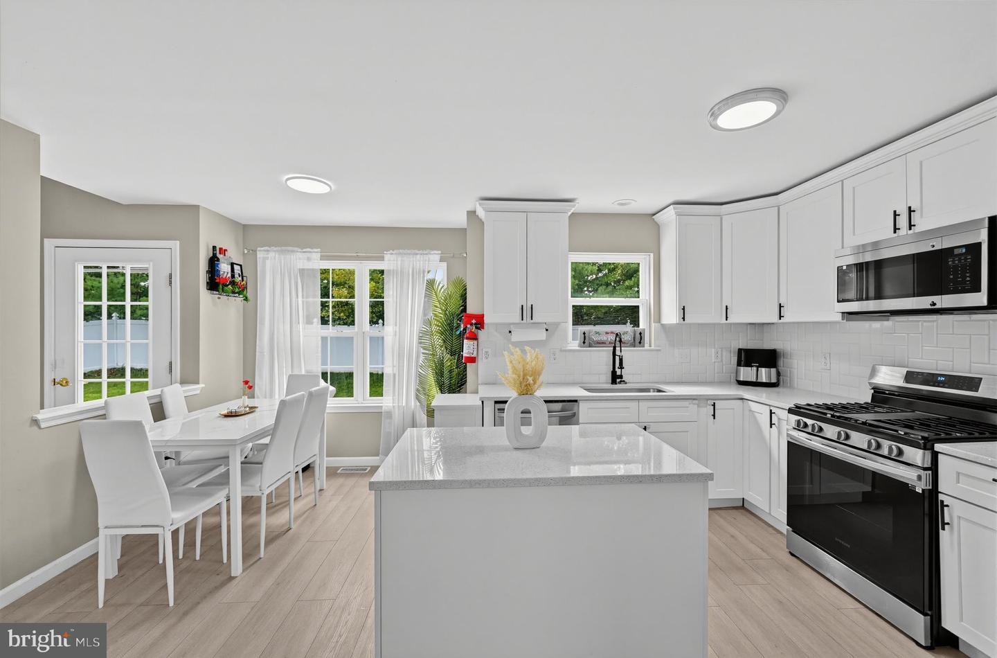 139 Betsy Ross Way Property Photo 4