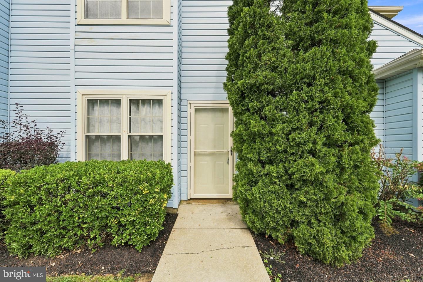 405 Atlanta Ct Property Photo 2