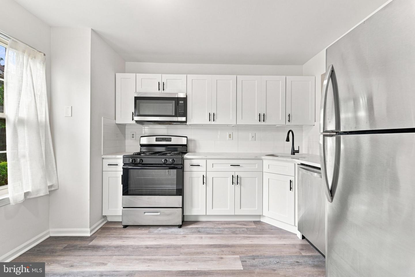 405 Atlanta Ct Property Photo 4