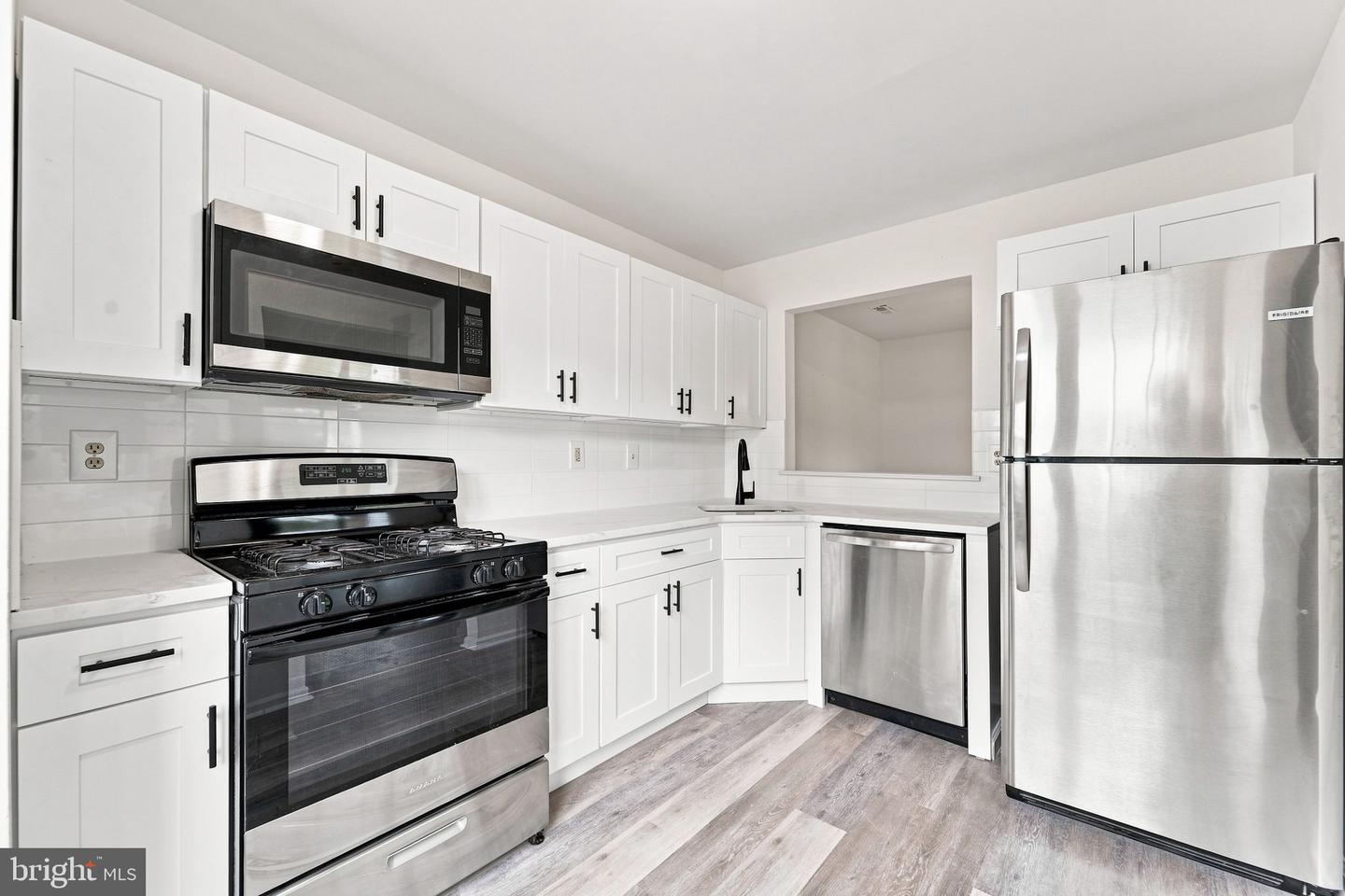 405 Atlanta Ct Property Photo 6