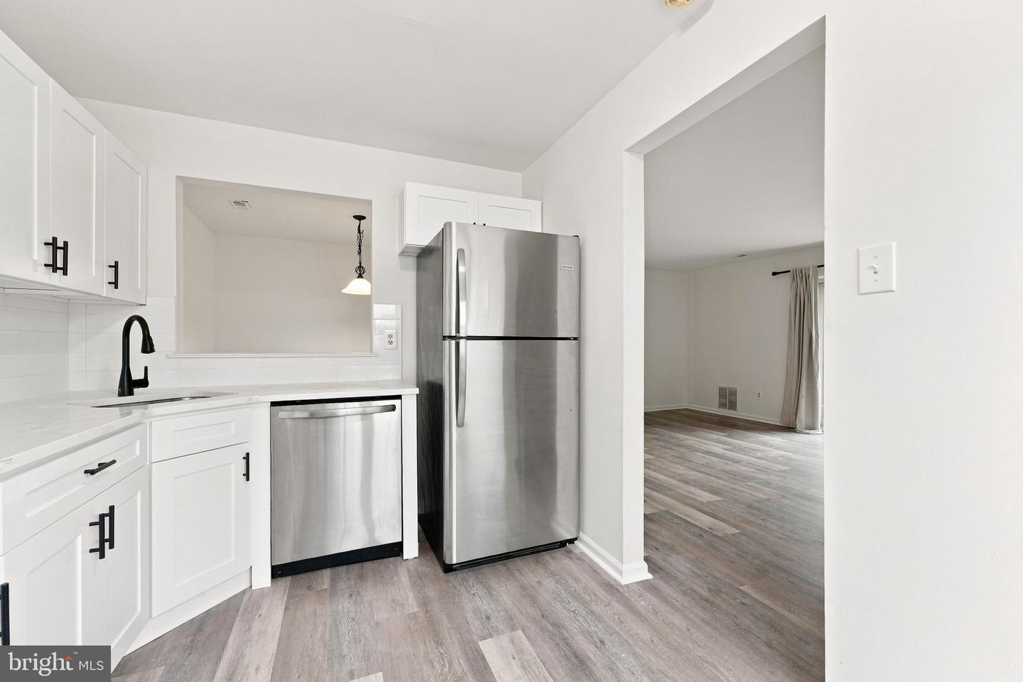 405 Atlanta Ct Property Photo 7
