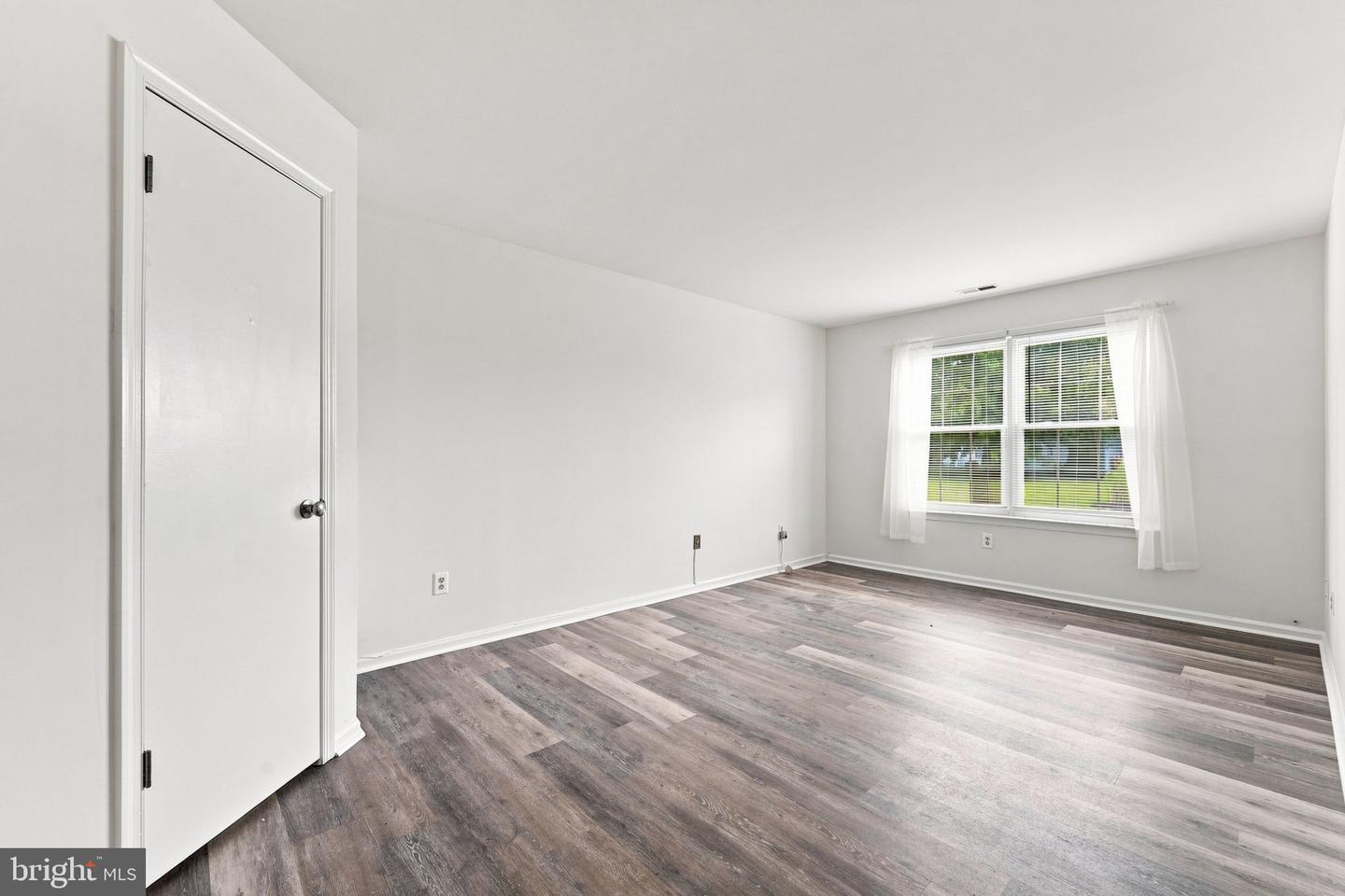 405 Atlanta Ct Property Photo 17