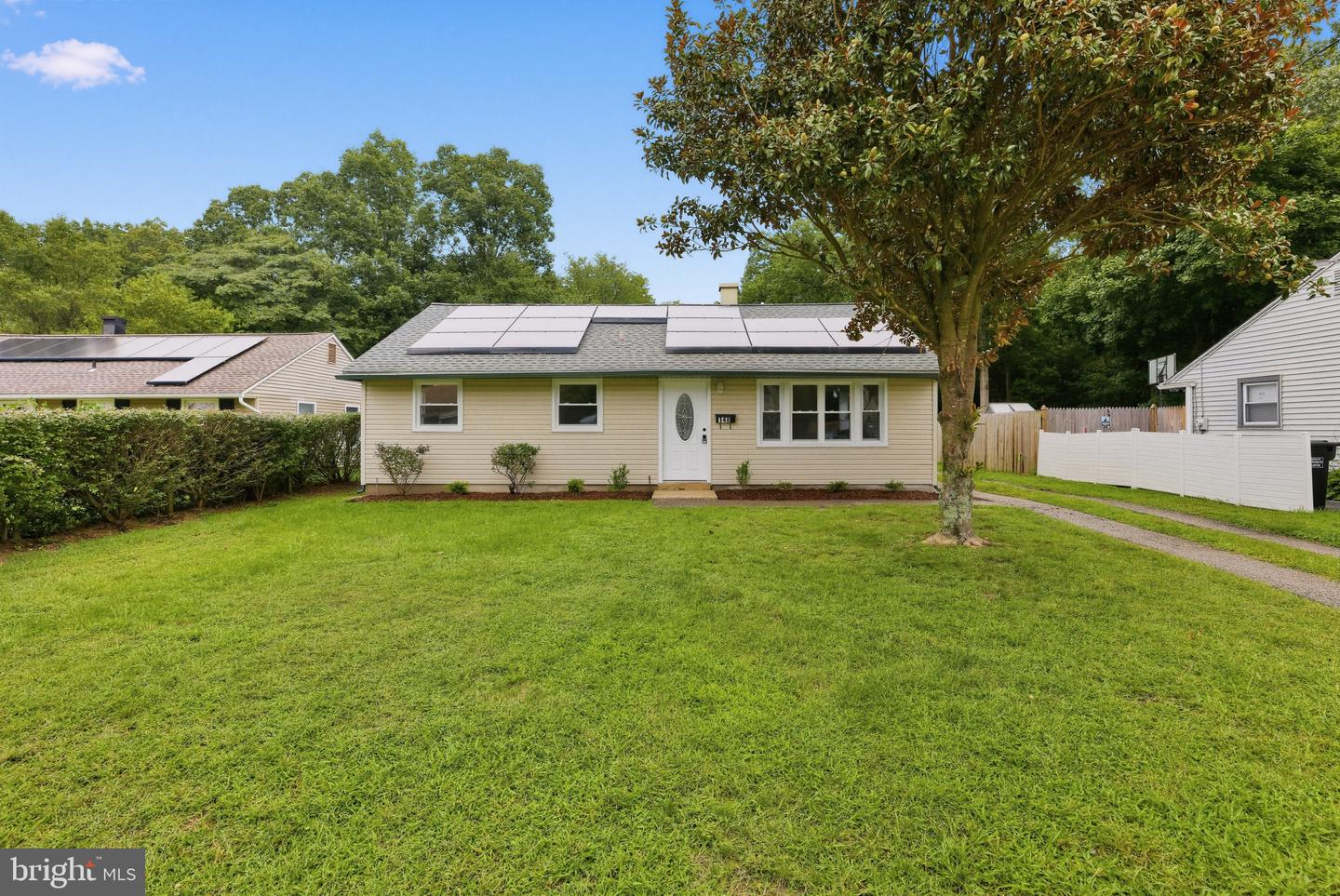 148 S DENNIS DR Property Photo 1