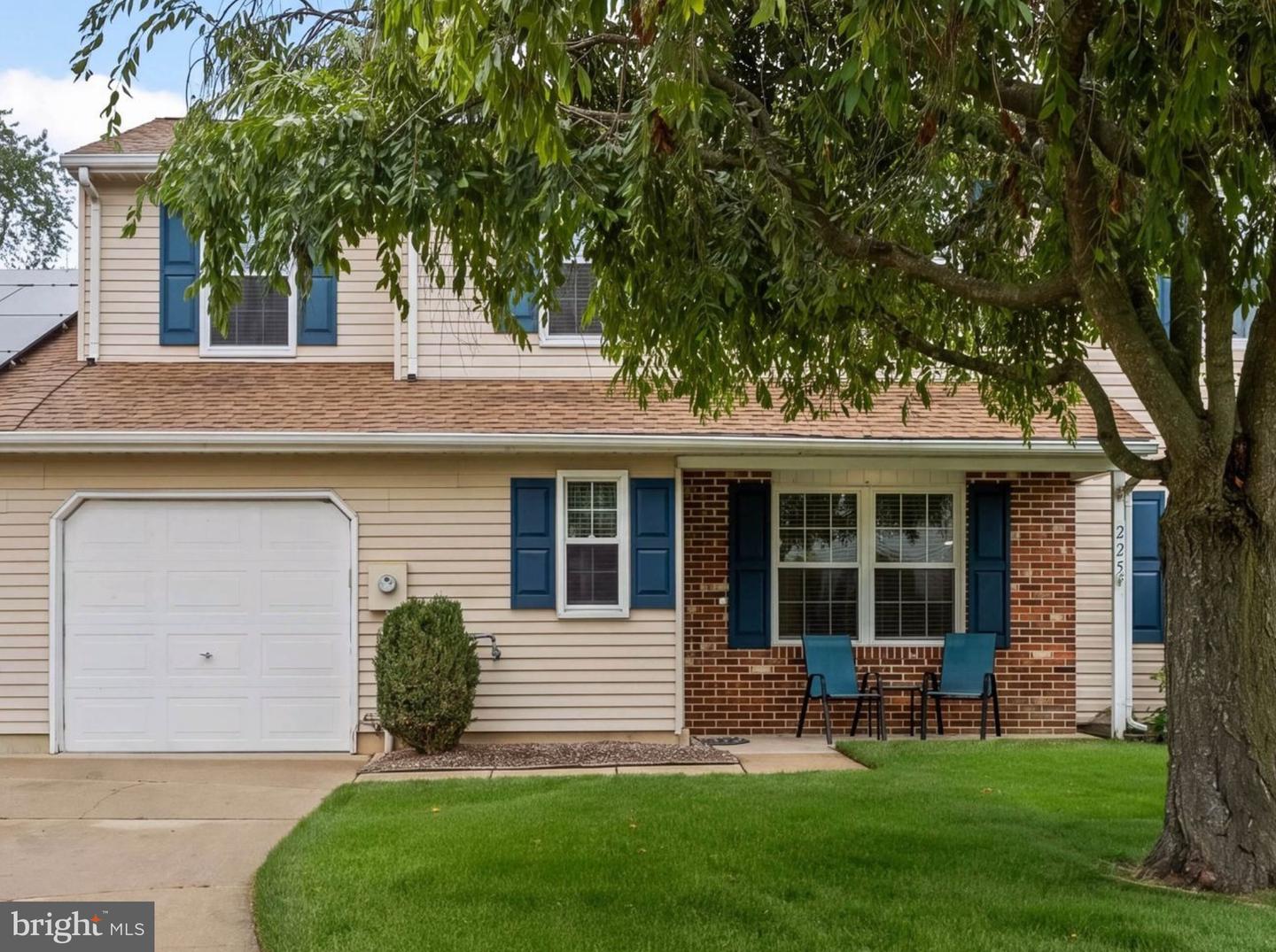 225 LAFAYETTE DR