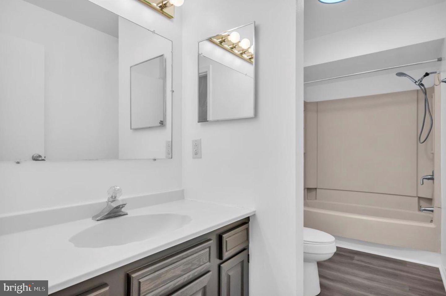 21 Uxbridge Pl Property Photo 8
