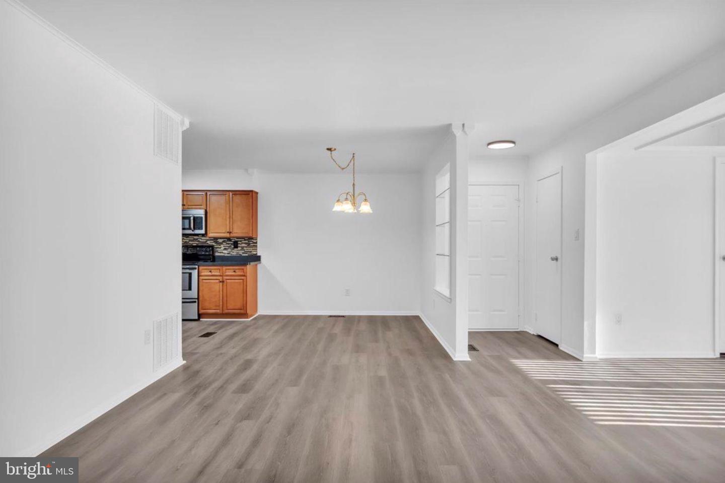 21 Uxbridge Pl Property Photo 13