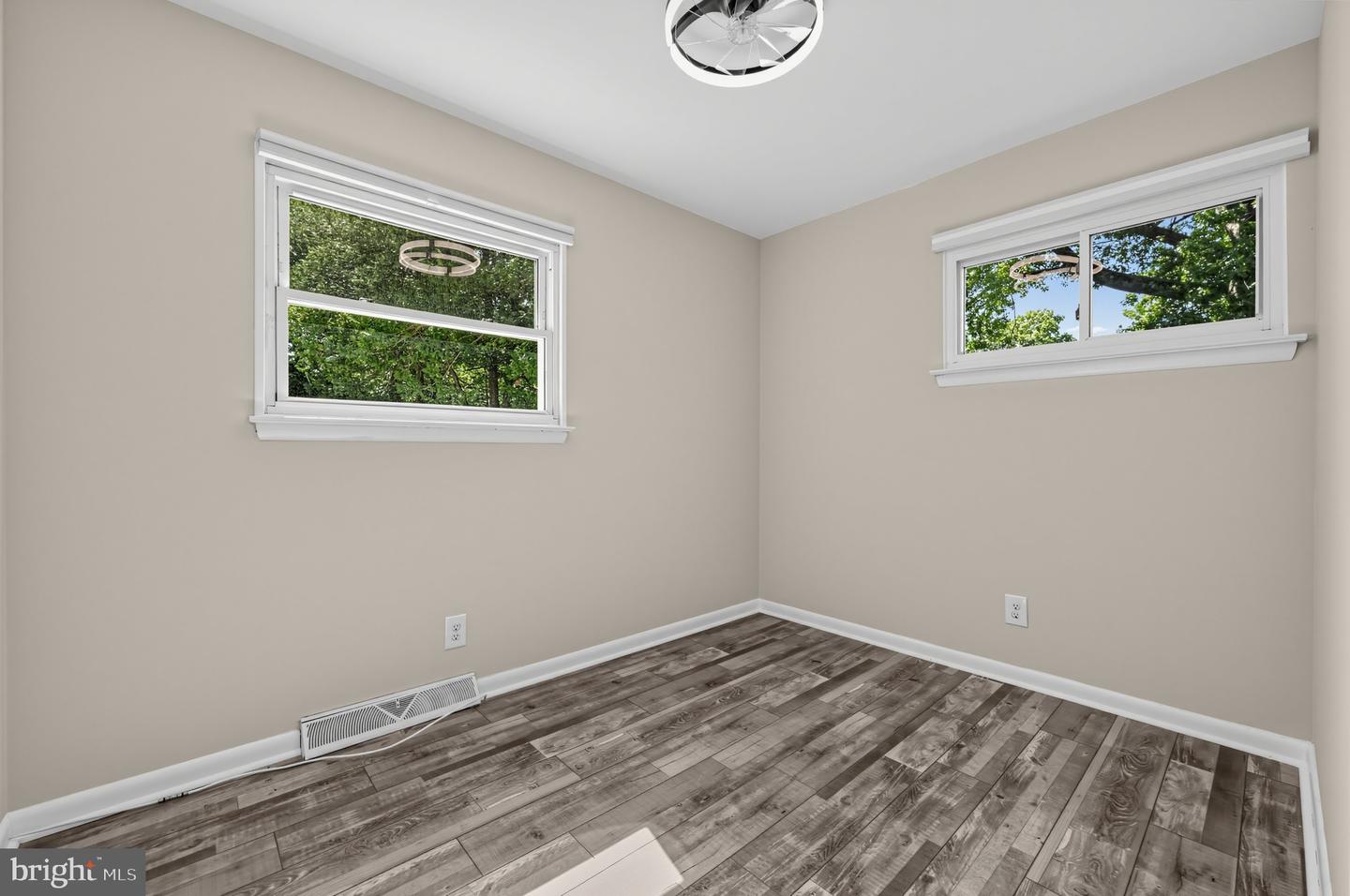 588 Barlow Ave Property Photo 25