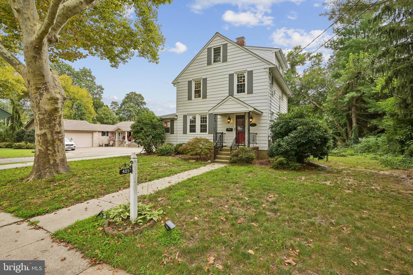 405 Ardmore Ave Property Photo 2
