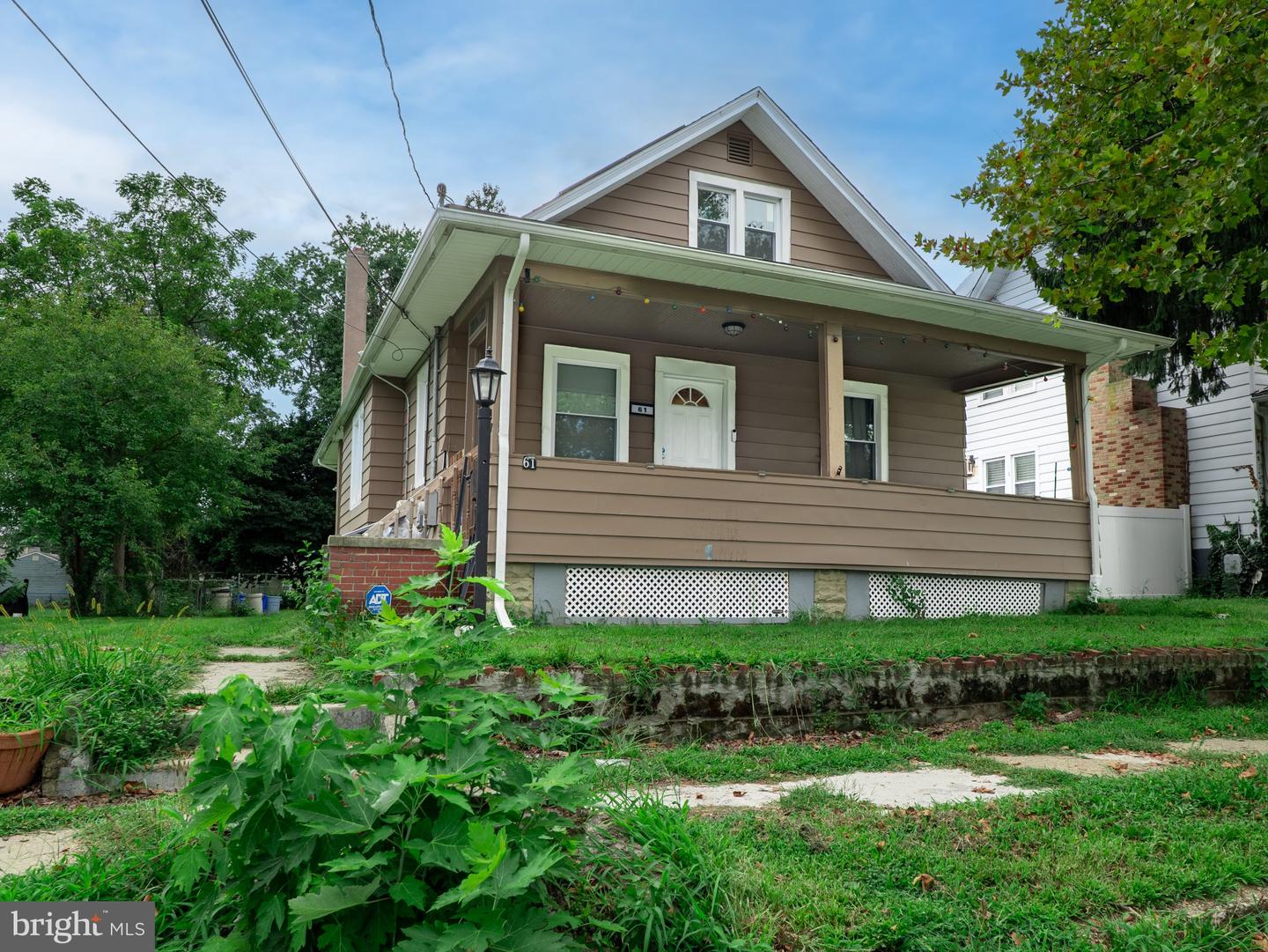 61 WATKINS AVE Property Photo 1