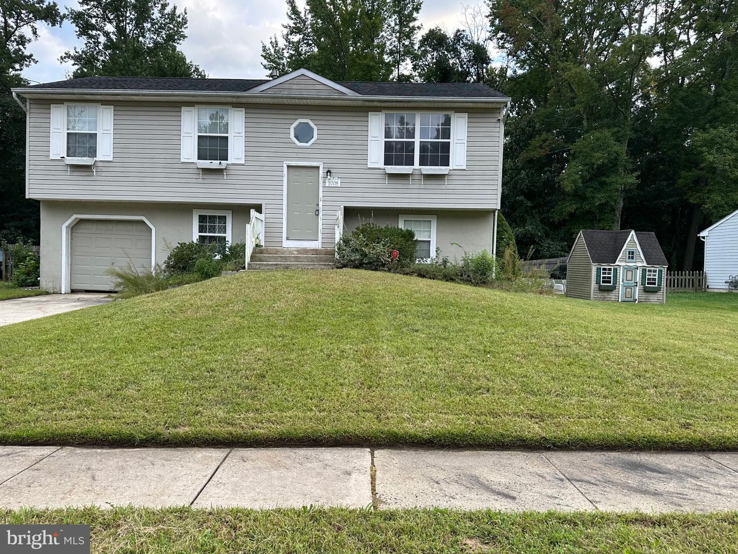 1008 Brown Ln Property Photo 1