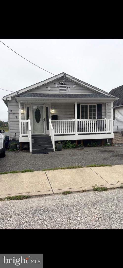 209 Edgewater Ave Property Photo 1