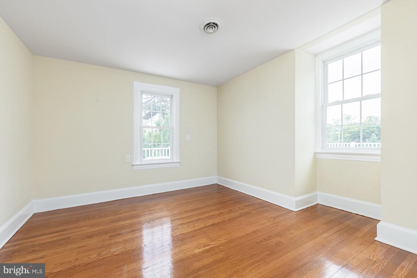 160 W Holly Ave Property Photo 24