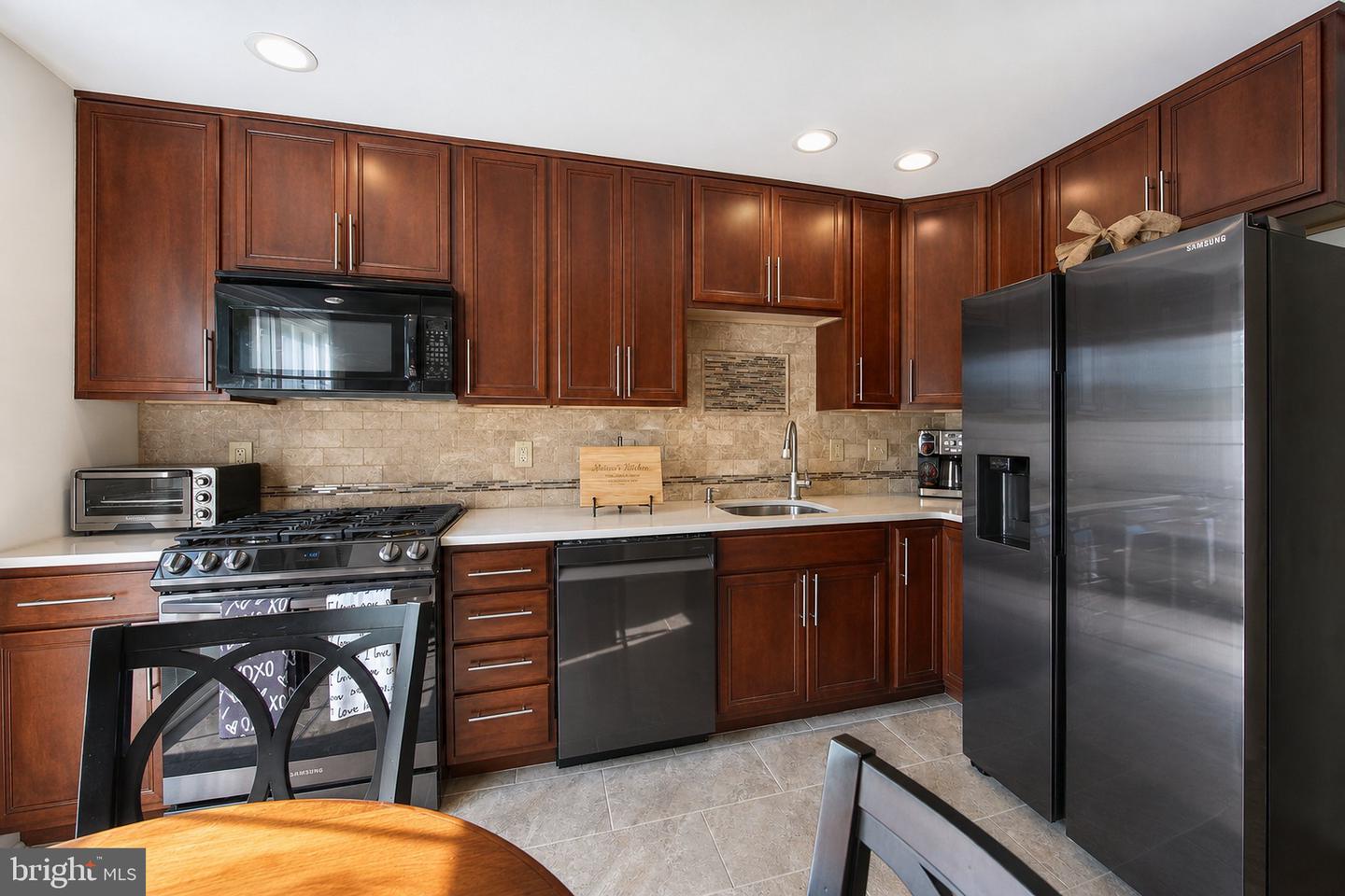 2301 Lexington Mews Property Photo 4