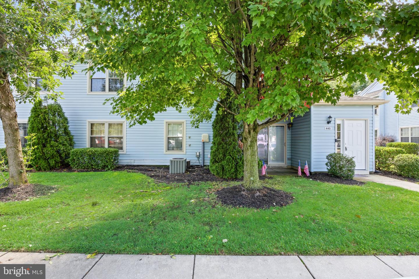 440 Atlanta Ct Property Photo 2