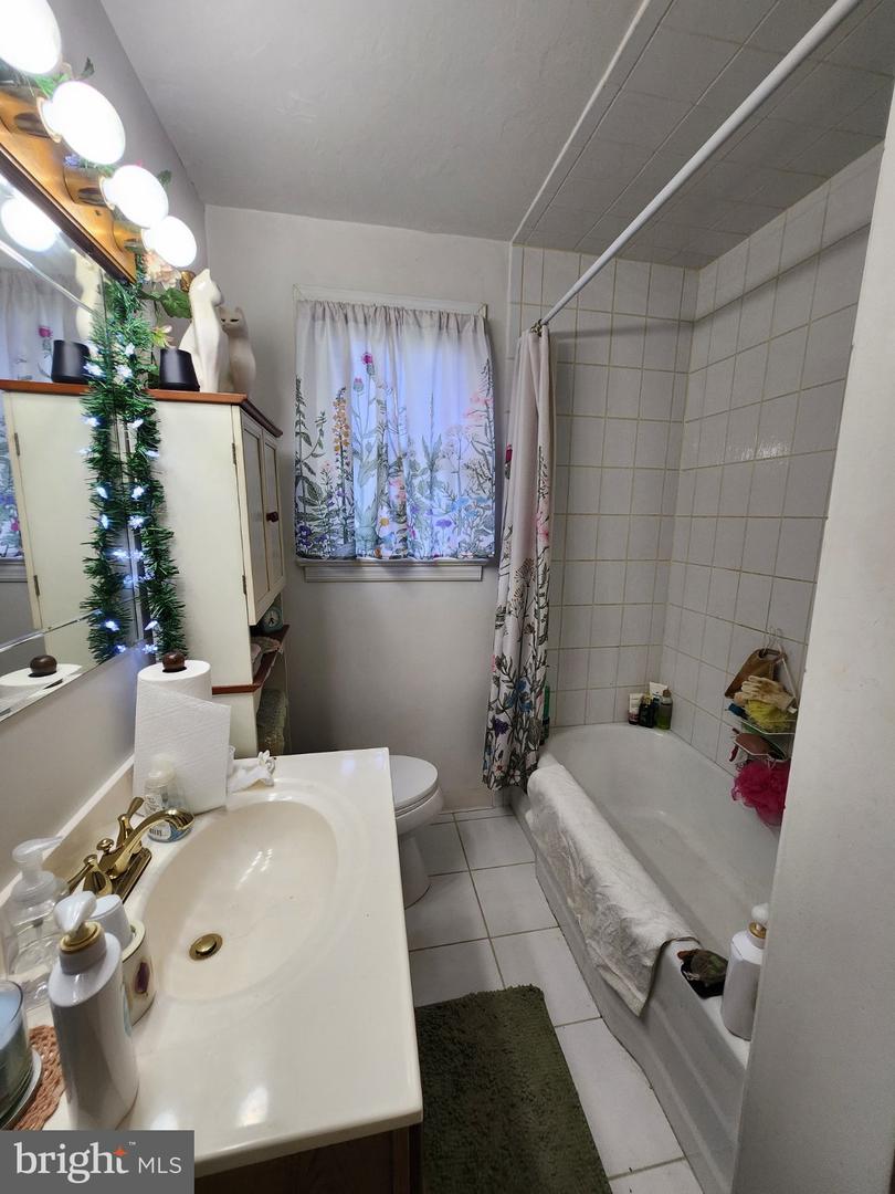 338 Driscoll Property Photo 5