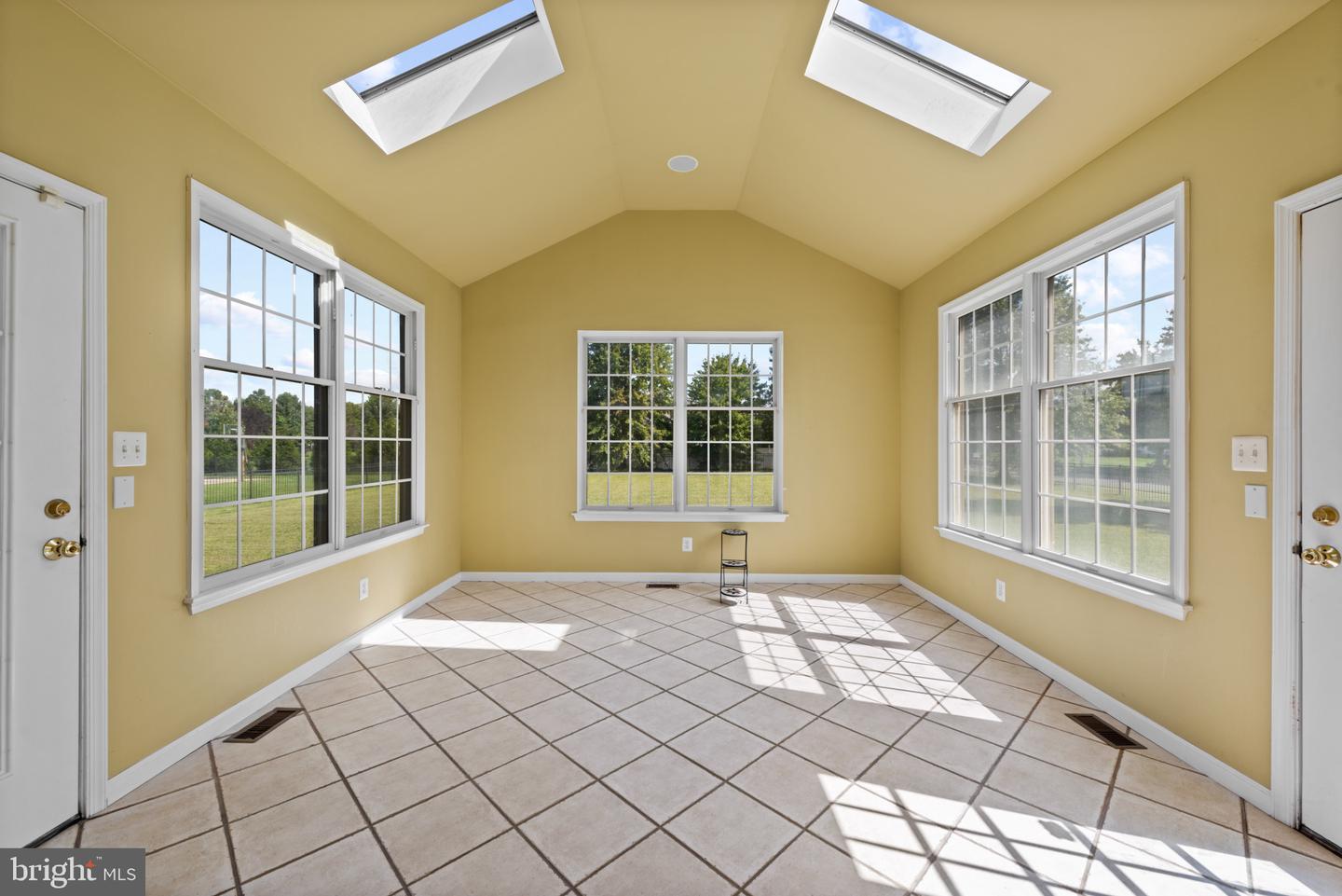 40 Joseph Dr Property Photo 14