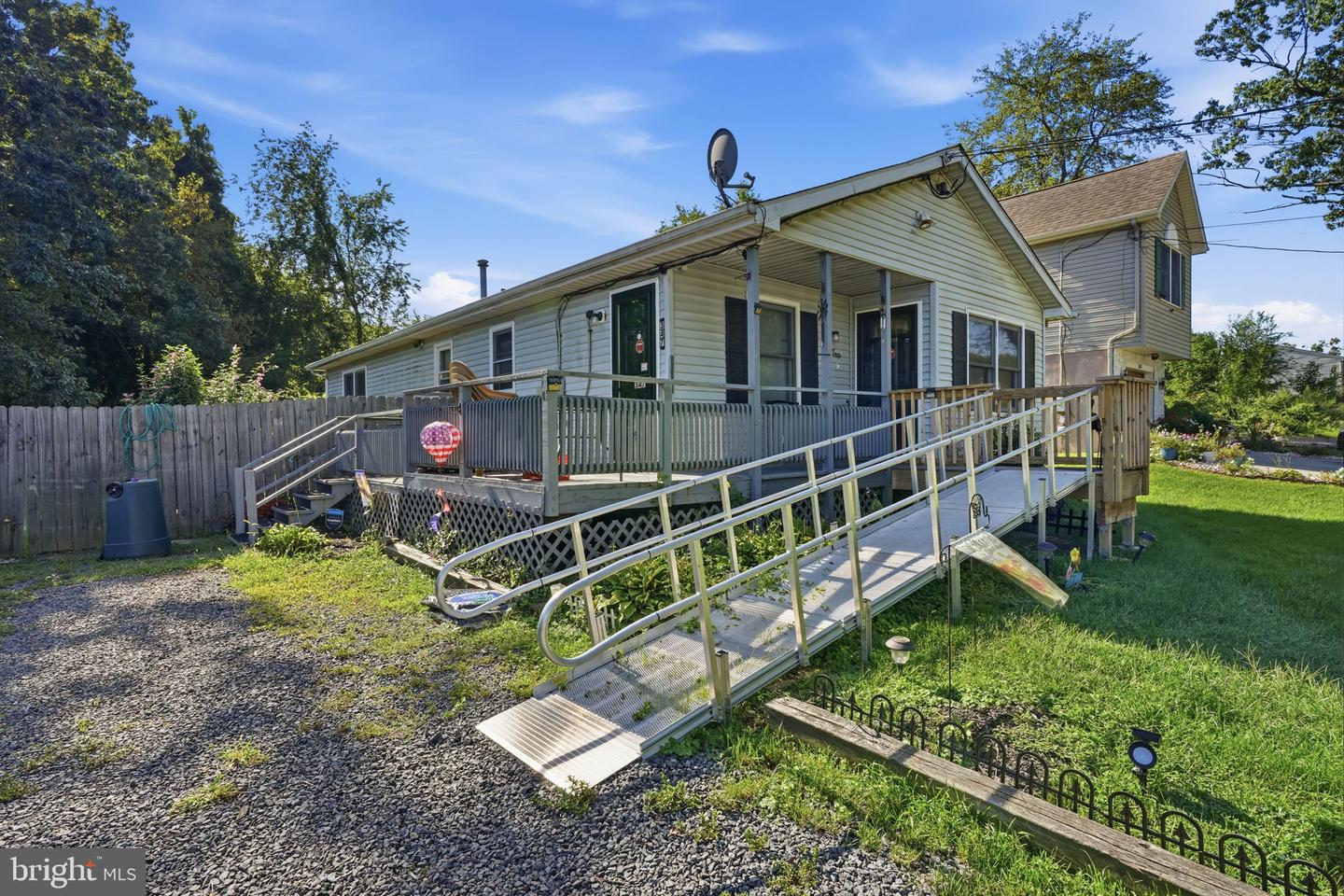 347 MARION AVE Property Photo 1