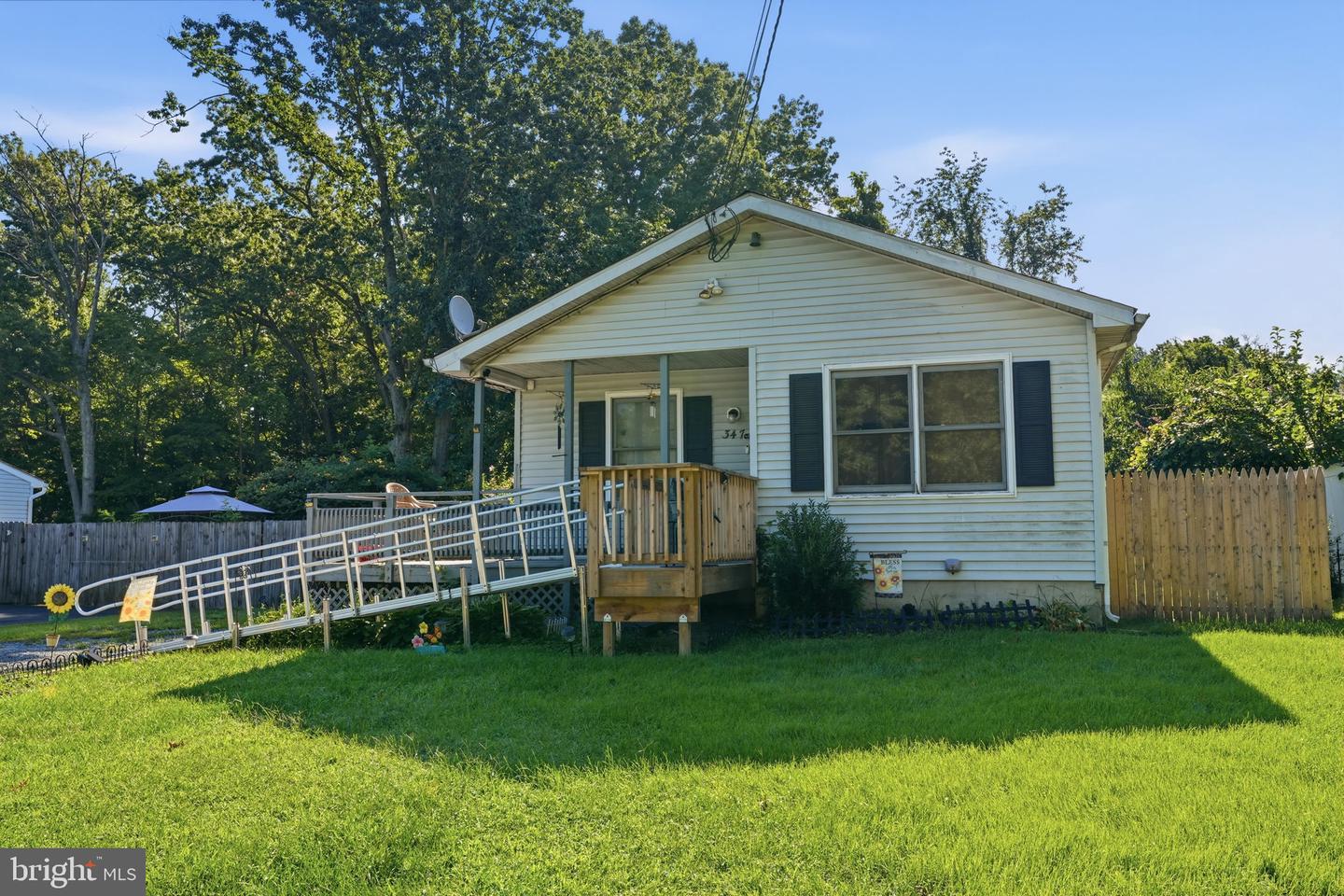 347 Marion Ave Property Photo 3