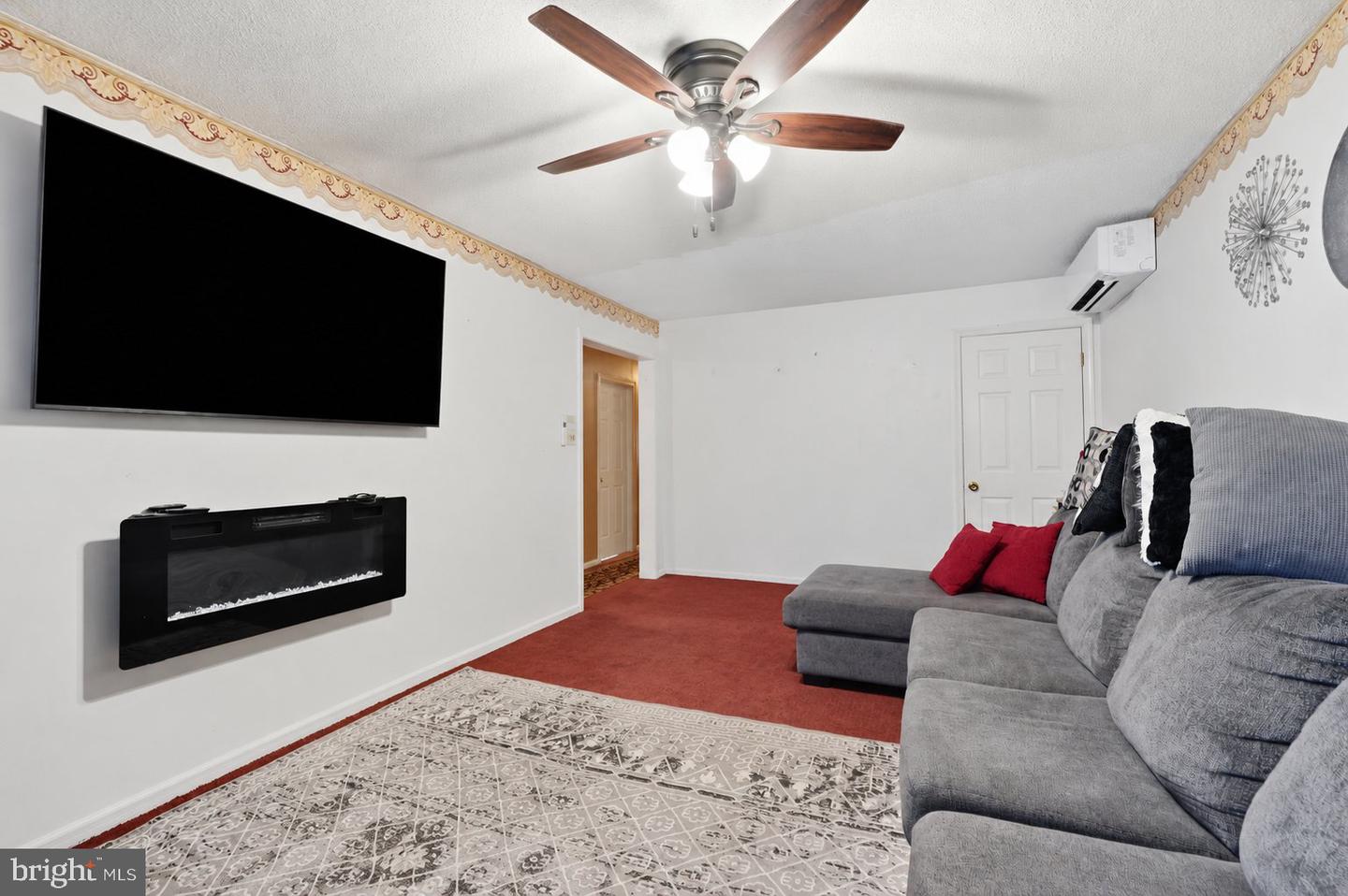 347 Marion Ave Property Photo 5